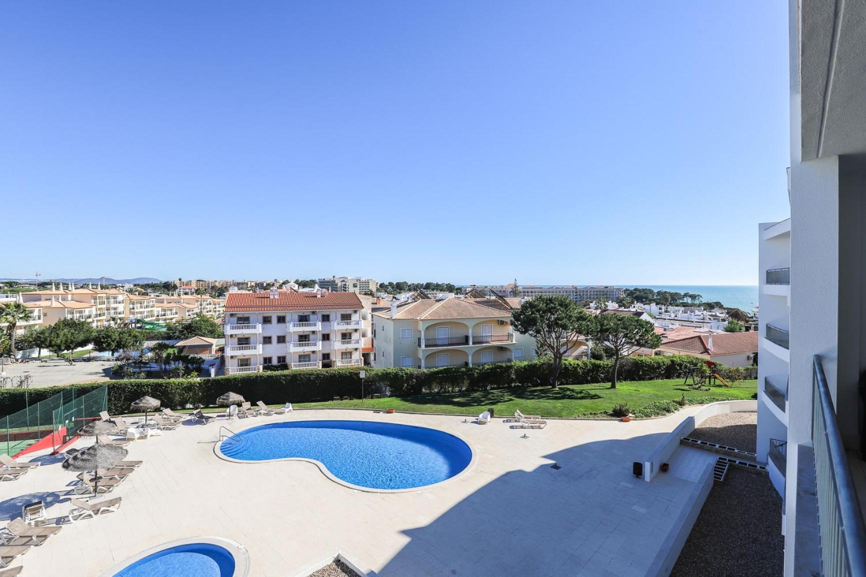 Апартаменты Charming Flat 10 Min Walk To Beach Албуфейра Экстерьер фото