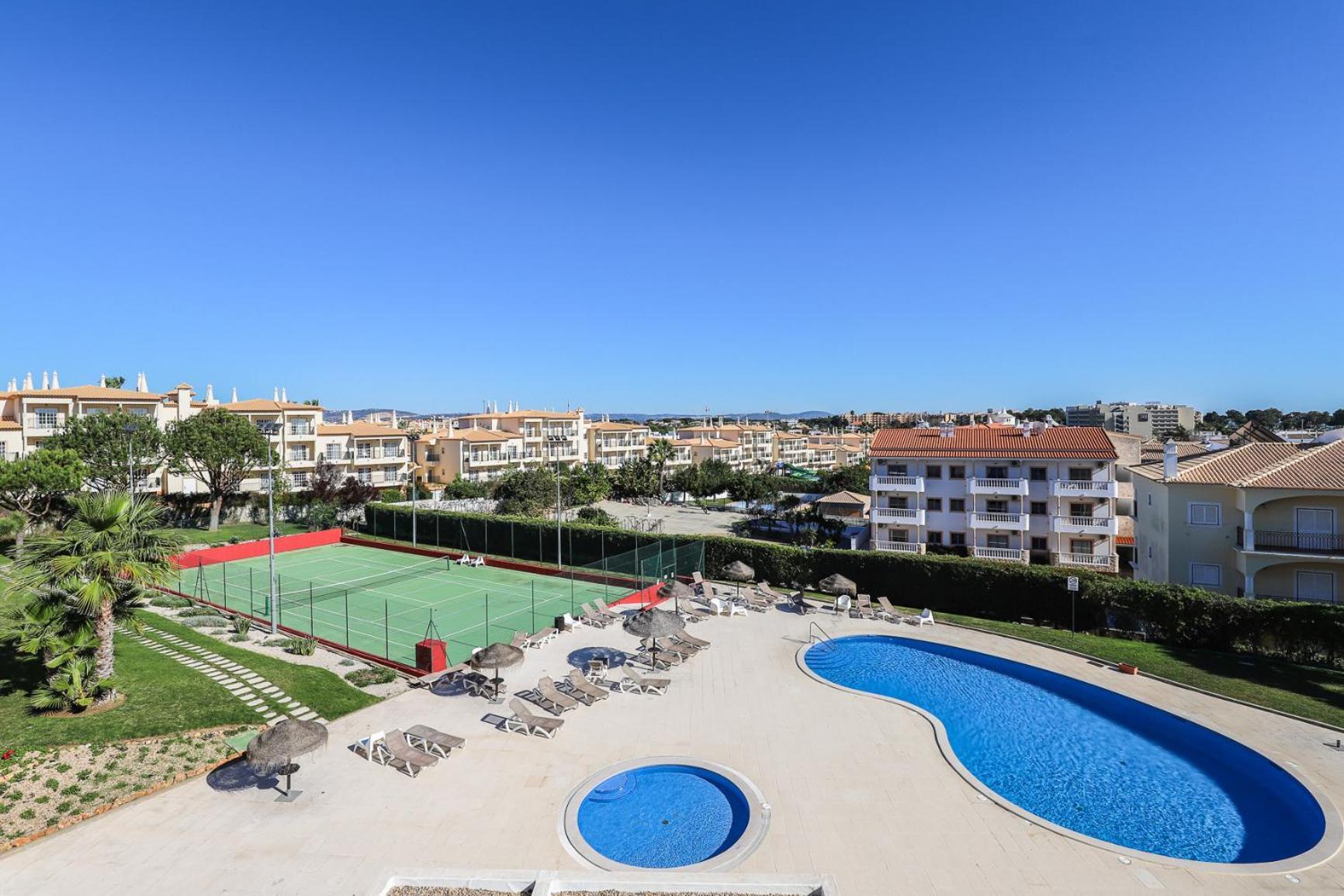 Апартаменты Charming Flat 10 Min Walk To Beach Албуфейра Экстерьер фото
